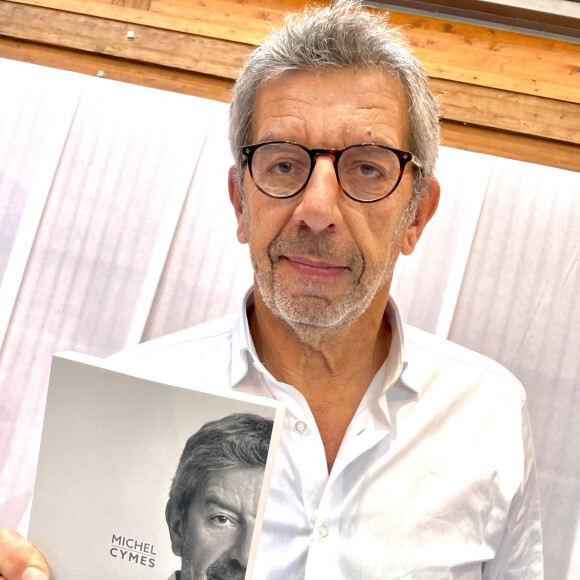 Michel Cymes lors de la 40ème Foire du Livre de Brive à Brive-la-Gaillarde, France, le 5 novembre 2022. © Fabien Faure/Bestimage