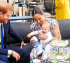 Père d'Archie, 4 ans, il n'était pas avec son épouse Meghan
Le prince Harry et Meghan Markle présentent leur fils Archie à Desmond Tutu à Cape Town, Afrique du Sud le 25 septembre 2019.