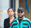 Il faut dire qu'elle était en couple avec l'un des créateurs et acteurs de la série, The Weeknd.
Selena Gomez et son compagnon The Weeknd sont allés faire du shopping à New York le 3 septembre 2017. 