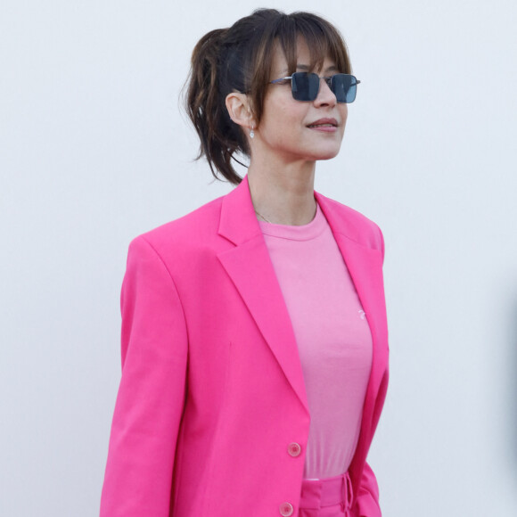 Elle a récemment révélé son secret beauté.
Sophie Marceau - Les célébrités au photocall du défilé Jacquemus pour la présentation de la toute dernière collection "Le Raphia" au Bourget, Seine-Saint-Denis (93), France, le 12 décembre 2022. Habitué à ne pas suivre le calendrier de la Fashion Week de Paris, le designer a présenté sa toute dernière collection "Le Raphia" avec l'une une de ses couleurs favorites : le beige. © Veeren-Clovis/Bestimage 