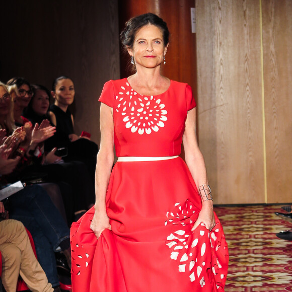 Charlotte Valandrey au défilé pour l'association "Sauvez le coeur des femmes" by Ajila à l'hôtel Marriott à Paris le 16 novembre 2018. © Christophe Guillarmé via Bestimage