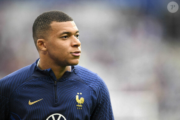 "Mbappé a réagi avec son coeur et ses tripes car il est sensible.", ajoute-t-il
 
Kylian Mbappé - Match de qualifications de l'Euro2024 "France - Grèce (1-0)" au stade de France, le 19 juin 2023.