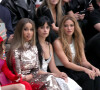Shakira avait opté pour une veste blanche sur laquelle il était écrit le mot "No"
Cardi B, Camilla Cabello et Shakira au font rox du défilé de Mode Fendi, Collection Haute Couture Automne-Hiver 2023/2024 dans le cadre de la Fashion Week de Paris, France, le 06 Juillet 2023. © Bertrand Rindoff / Bestimage 