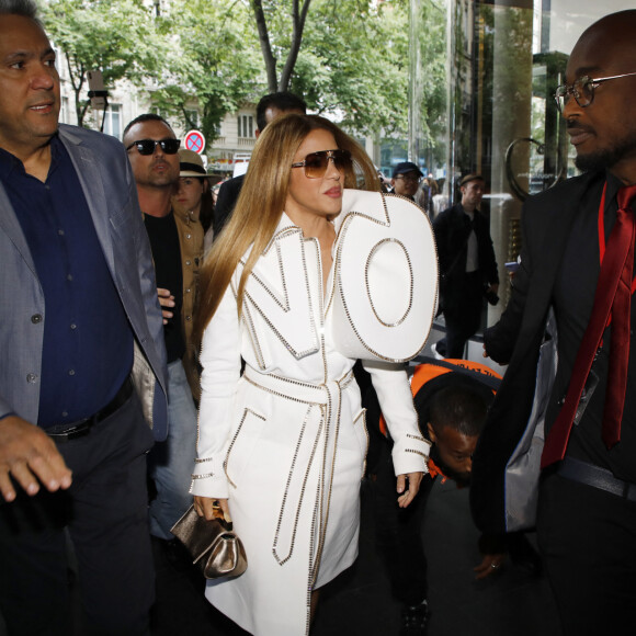 Shakira - Arrivées au défilé de mode automne-hiver 2024 Haute-Couture "Viktor & Rolf" lors de la fashion week de Paris. Le 5 juillet 2023 © Denis Guignebourg / Bestimage 