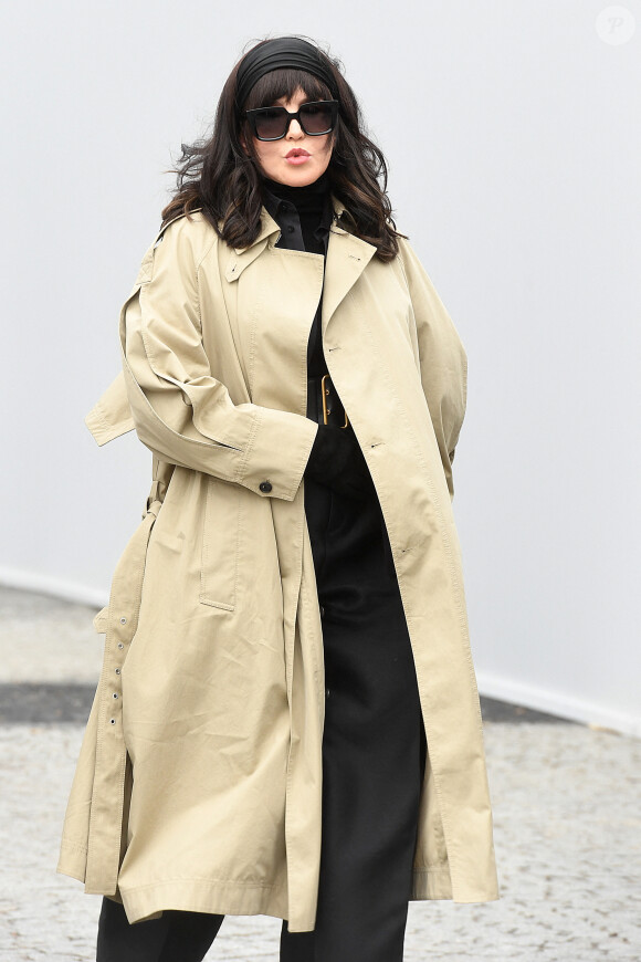 Isabelle Adjani - Célébrités au défilé Dior Collection Femme Prêt-à-porter Printemps/Eté 2023 lors de la Fashion Week de Paris, France, le 27 septembre 2022. © Giancarlo Gorassini/Bestimage 