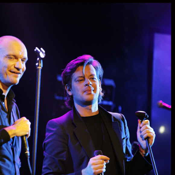 Gaetan Roussel et Benjamin Biolay - Remise du prix Constantin à l'Olympia à Paris le 17 octobre 2011. 