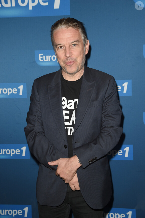 "Merci à tous et toutes pour ces quatre belles saisons ! Merci à la formidable équipe qui oeuvre dans l'ombre", a-t-il lancé.
Philippe Vandel - Conférence de rentrée de la radio Europe 1 à Paris le 6 septembre 2018. © Coadic Guirec/Bestimage