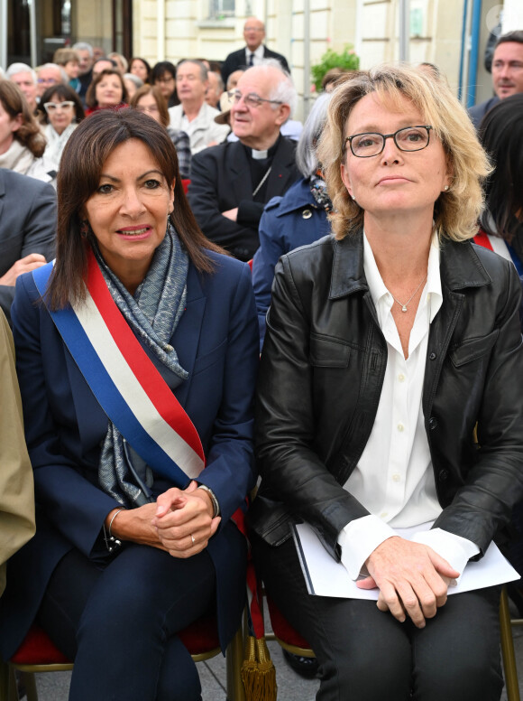 Anne Hidalgo, maire de Paris et Claude Chirac lors de l'inauguration de la cour d'honneur Jacques Chirac au sein de la Mairie du 5ème arrondissement de Paris. © Coadic GUIREC / Bestimage