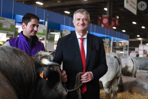 Les téléspectateurs de M6 vont retrouver la saison 2 de l'émission "Les Traîtres", avec parmi les candidats Jean Lassalle.
Jean Lassalle assiste à la 59ème édition du salon de l'agriculture au parc des expositions de la porte de Versailles à Paris, France. © Lionel Urman/Bestimage