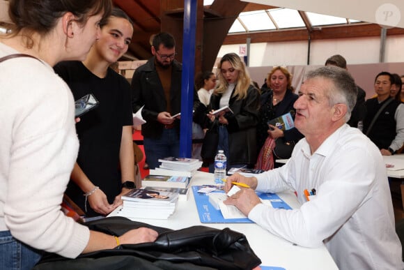 Jean Lassalle lors de la 40ème Foire du Livre de Brive 2022 à la Halle George Brassens à Brive-la-Gaillarde le 6 novembre 2022. © Jean-Marc Lhomer / Bestimage 