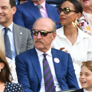 Le prince William, duc de Cambridge, et Catherine (Kate) Middleton, duchesse de Cambridge, avec le prince George de Cambridge dans les tribunes de la finale du tournoi de Wimbledon, le 10 juillet 2022. 