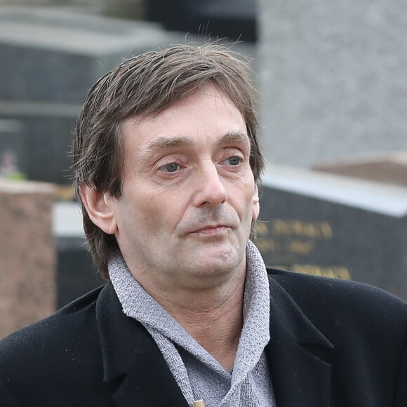 L'humoriste sera jugé pour homicide involontaire du bébé, ainsi que pour blessures involontaires. 
Pierre Palmade lors des obsèques de Véronique Colucci au cimetière communal de Montrouge, le 12 avril 2018.