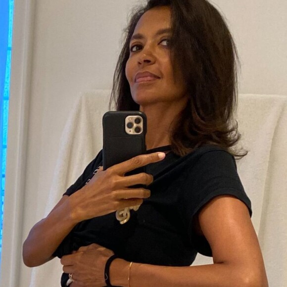 Elle a partagé son ventre ultra-plat
Karine Le Marchand sur Instagram.