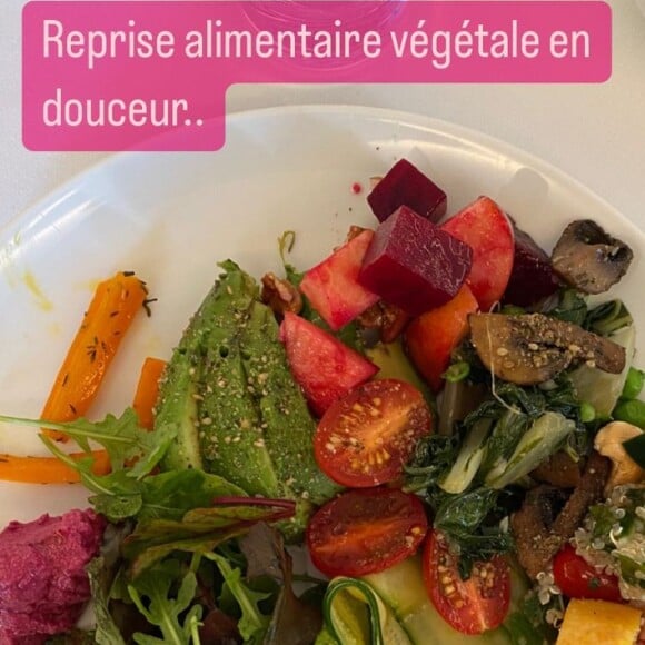 Ainsi que son premier repas solide depuis une semaine
Karine Le Marchand sur Instagram.