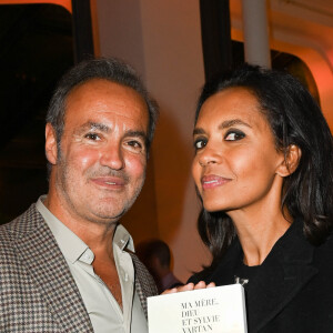 Exclusif - Roland Perez et Karine Le Marchand - Soirée de lancement du premier livre de R. Perez "Ma mère, Dieu et Sylvie Vartan" aux éditions Les Escales dans les salons Hoche à Paris le 29 septembre 2021. © Coadic Guirec/Bestimage 