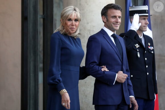 Brigitte Macron était une première dame ultra-élégante pour accueillir le Premier ministre indien au côté de son époux Emmanuel Macron
Le président de la république française, Emmanuel Macron et sa femme la première dame, Brigitte Macron recoivent pour un dîner le Premier ministre de la République de l'Inde, Narendra Modi, au palais présidentiel de l'Elysée, à Paris © Stéphane Lemouton/Bestimage