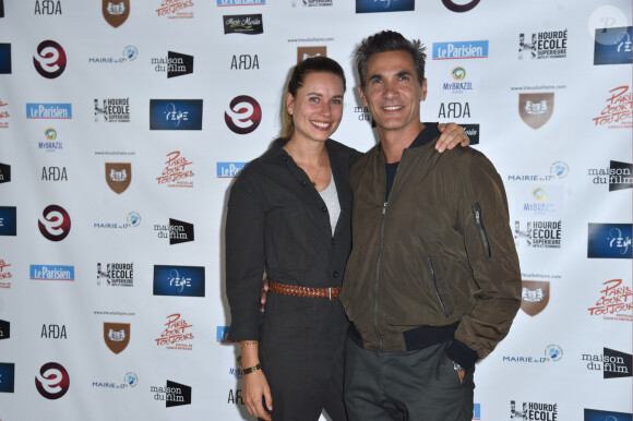 Ensemble, ils ont eu Paul et Charlie.
Patrick Guérineau et sa femme Lou lors du photocall de la 2ème édition du festival "Paris Court Toujours" au Théâtre de l'Européen à Paris le 20 septembre 2019. © Giancarlo Gorassini / Bestimage  