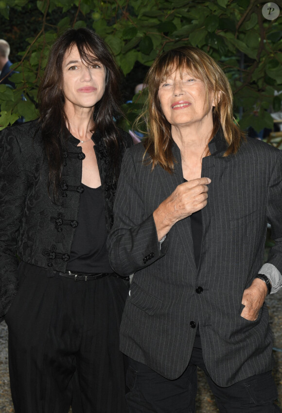 Charlotte Gainsbourg et sa mère Jane Birkin - Photocall du film "Jane par Charlotte" lors du 14ème Festival du Film Francophone d'Angoulême. Le 27 août 2021 © Coadic Guirec / Bestimage