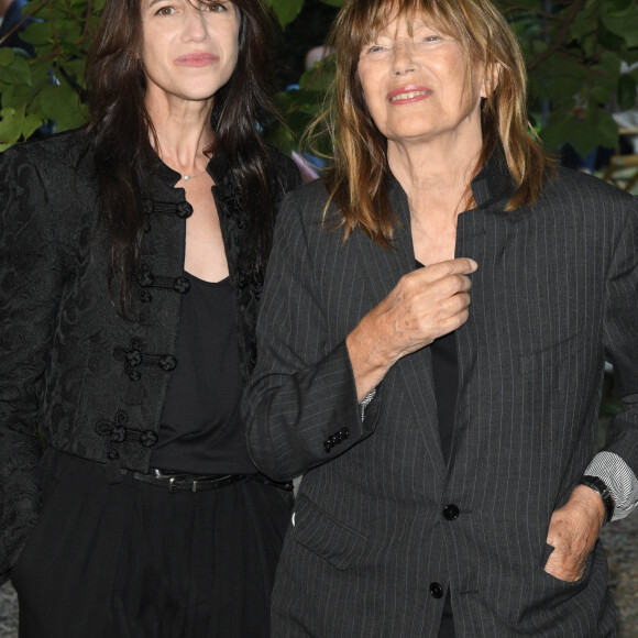 Charlotte Gainsbourg et sa mère Jane Birkin - Photocall du film "Jane par Charlotte" lors du 14ème Festival du Film Francophone d'Angoulême. Le 27 août 2021 © Coadic Guirec / Bestimage