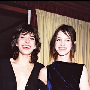 Charlotte Gainsbourg et Lou Doillon en 2000.