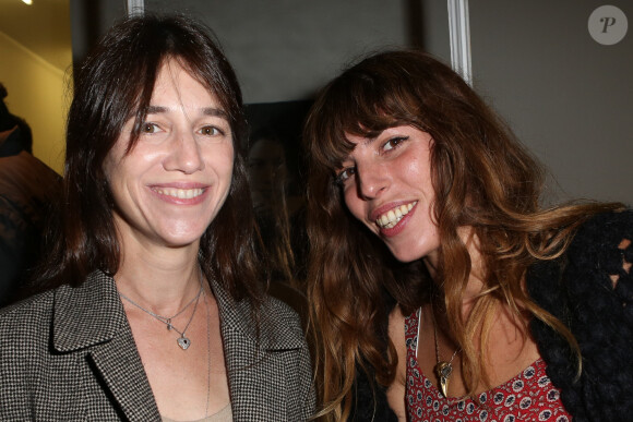 Lou Doillon et Charlotte Gainsbourg - Inauguration de la galerie cinema de Anne Dominique Toussaint et vernissage de l'exposition "Point of View" en 2013