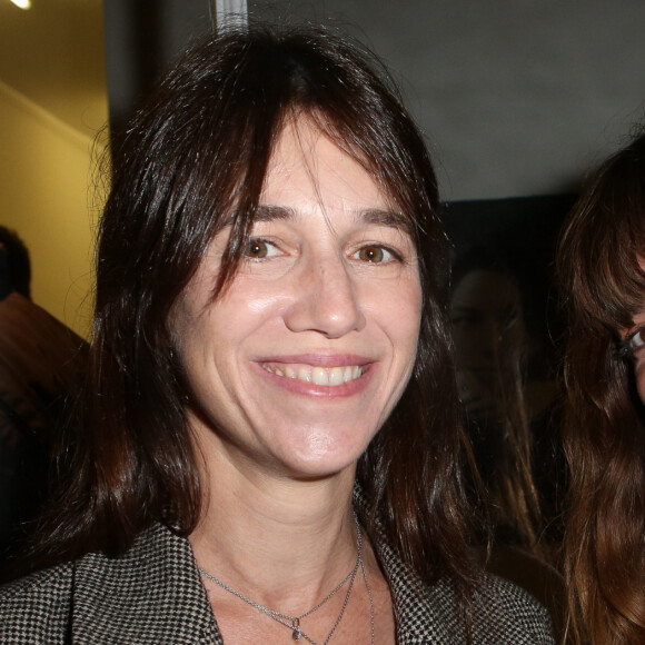Lou Doillon et Charlotte Gainsbourg - Inauguration de la galerie cinema de Anne Dominique Toussaint et vernissage de l'exposition "Point of View" en 2013