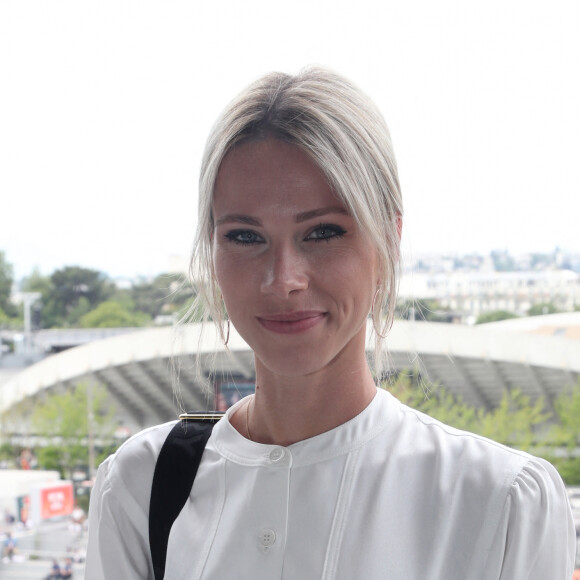 Sur Instagram, Marion Rousse a publié une photo d'une pancarte aperçue sur le Tour de France.
Marion Rousse au déjeuner de France Télévision (jour 13) lors des Internationaux de France de Tennis de Roland Garros 2022 à Paris, France, le 3 Juin 2022. © Bertrand Rindoff/Bestimage