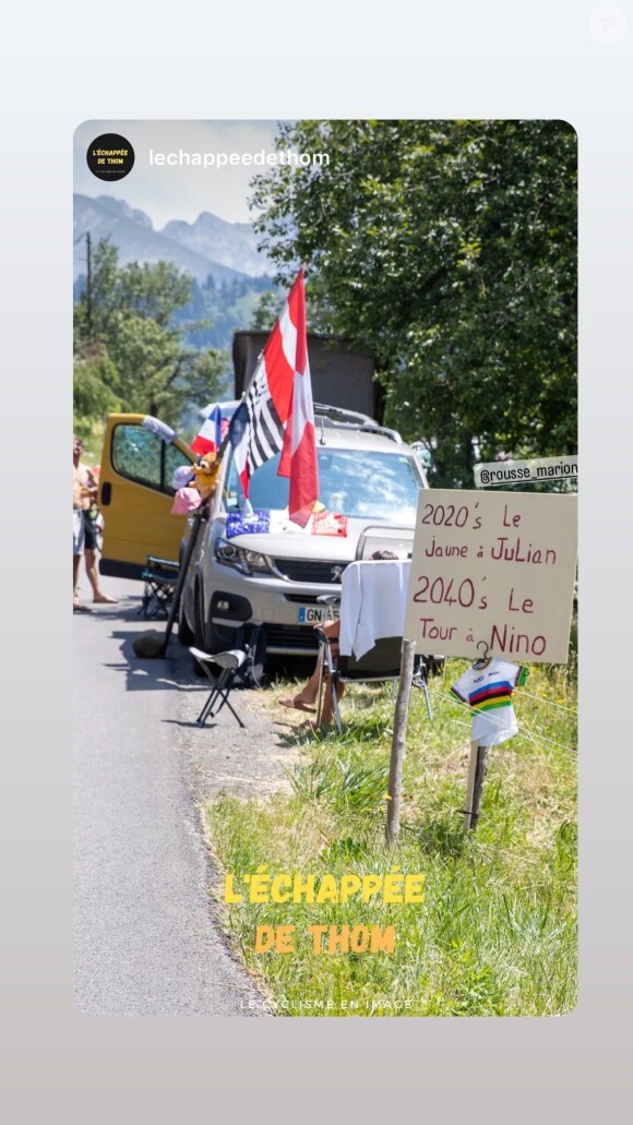 On peut y lire : "2020's : Le jaune à Julian. 2040's : Le Tour à Nino."
