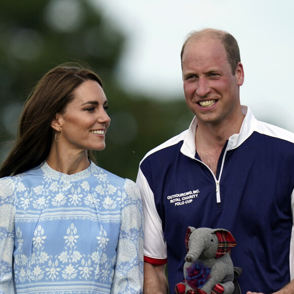 Parmi les têtes couronnées, certains sont tatoués mais encore très peu.
Le prince William, prince de Galles, et Catherine (Kate) Middleton, princesse de Galles, assistent au "Out-Sourcing Inc Royal Charity Polo Cup 2023" au Guards Polo Club de Windsor, Royaume Un