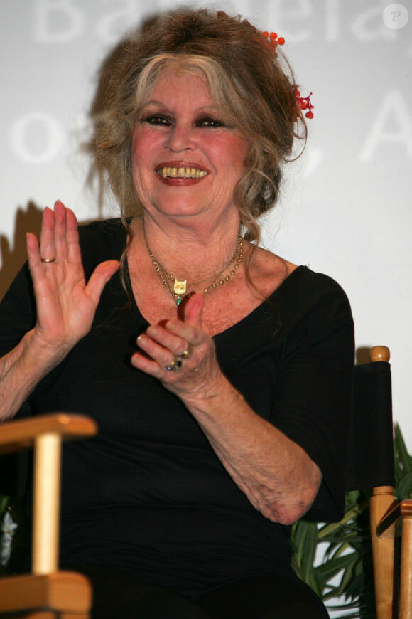 Brigitte Bardot lors de la 6ème édition du Festival de la fiction TV à Saint-Tropez, le 18 septembre 2004. © Frédéric Piau/Bestimage