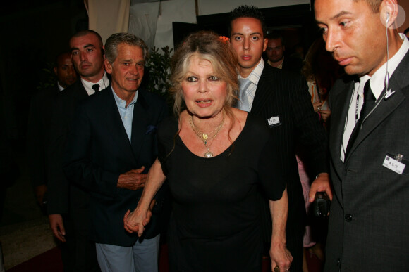 Archives - Brigitte Bardot et son mari Bernard d'Ormale lors de la 6ème édition du Festival de la fiction TV à Saint-Tropez, le 18 septembre 2004. © Frédéric Piau/Bestimage 