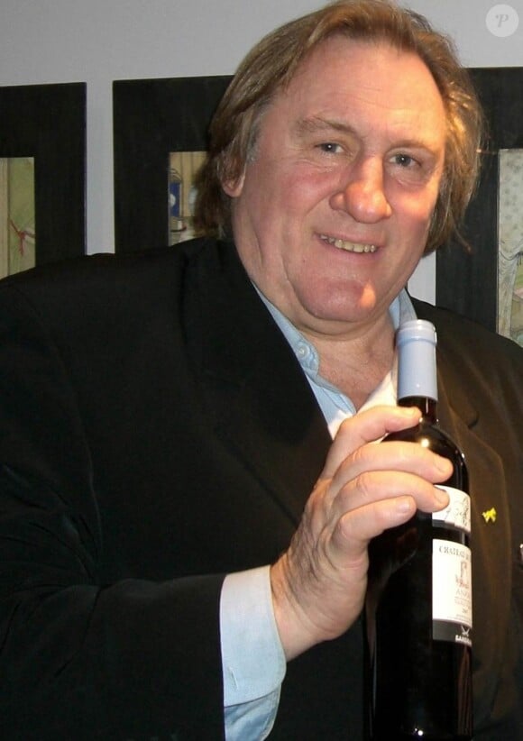 Gérard Depardieu dans son restaurant de La Fontaine Gaillon pour la promotion de deux de ses vins