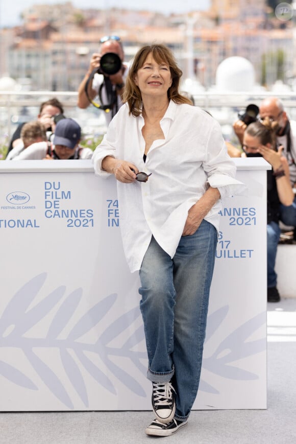 Jane Birkin (habillée en Celine) au photocall du film Jane par Charlotte (Cannes première) lors du 74ème festival international du film de Cannes le 8 juillet 2021 © Borde / Jacovides / Moreau / Bestimage 