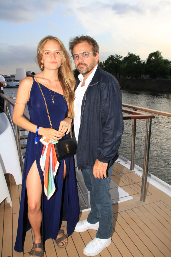 En 2021, l'ex-belle-fille de Sacha Tarantovich a suscité les passions en dévoilant de nouvelles photos sur son feed Instagram.
Stéphane Henon et sa fille Kina au Trophée de la Pétanque Gastronomique à Paris Yacht Marina le 21 juin 2022. © Philippe Baldini / Bestimage