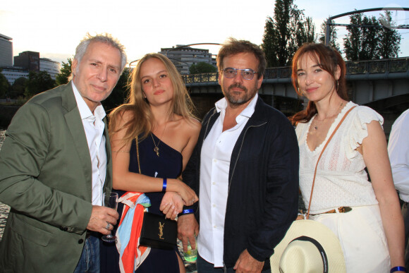 Laurent Olmedo avec Stéphane Henon et sa fille Kina, Delphine Rollin au Trophée de la Pétanque Gastronomique à Paris Yacht Marina le 21 juin 2022. © Philippe Baldini / Bestimage