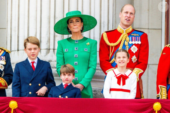Ses parents ont publié une photo de lui inédite.
Le prince George, le prince Louis, la princesse Charlotte, Kate Catherine Middleton, princesse de Galles, le prince William de Galles - La famille royale d'Angleterre sur le balcon du palais de Buckingham lors du défilé "Trooping the Colour" à Londres. Le 17 juin 2023 