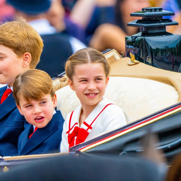 Le petit garçon, en tout cas, semble prêt pour cette belle étape ! 
Le prince George, le prince Louis et la princesse Charlotte de Galles - La famille royale d'Angleterre lors du défilé "Trooping the Colour" à Londres. Le 17 juin 2023 