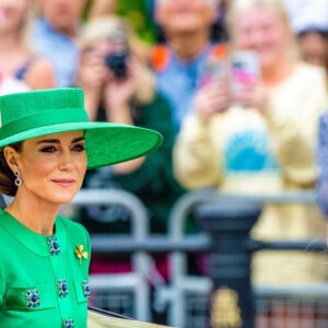 La reine consort, Camilla Parker Bowles, Kate Catherine Middleton, princesse de Galles, le prince George, le prince Louis et la princesse Charlotte de Galles - La famille royale d'Angleterre lors du défilé "Trooping the Colour" à Londres. Le 17 juin 2023