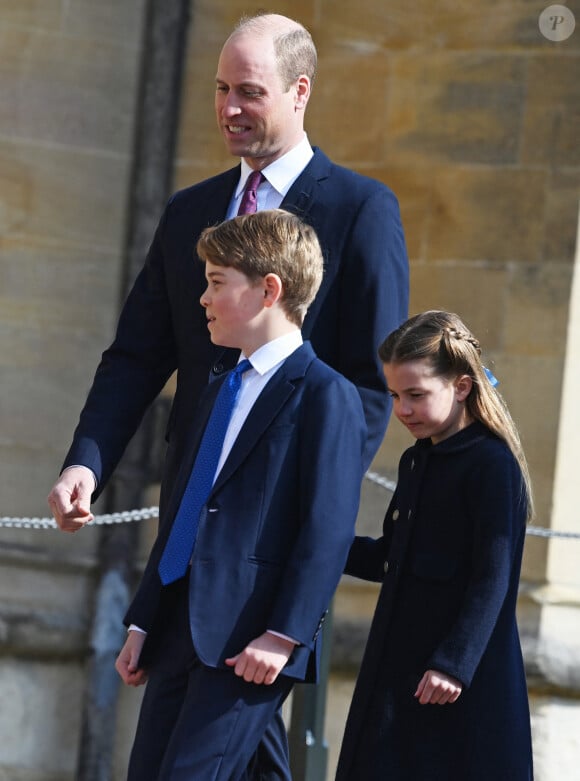 Le prince William, prince de Galles, Le prince George de Galles, La princesse Charlotte de Galles - La famille royale du Royaume Uni arrive pour assister à la messe de Pâques à la chapelle Saint Georges au château de Windsor, le 9 avril 2023. 