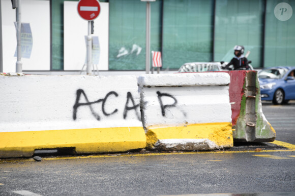 Mais également de violentes émeutes.
Dégâts après la quatrième nuit de violences dans différents lieux de l'agglomération de Nanterre, France, le 1er juillet 2023, après la mort du jeune Nahel (17 ans), tué par un policier après un refus d'obtempérer à Nanterre (Hauts-de-Seine). © Lionel Urman/Panoramic/Bestimage 