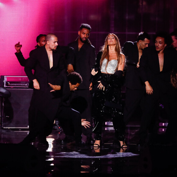 Exclusif - Vitaa - Enregistrement de l'émission "Paris 2024 le concert événement...dans un an les jeux" sur le parvis de l'Hôtel de Ville de Paris, diffusée le 25 juillet sur France 2 à 21h10. Le 3 juillet 2023 © Tiziano Da Silva-Christophe Clovis / Bestimage Paris 2024 le concert événement Dans un an, les Jeux ! Présenté par L.Thilleman, L.Luyat avec la participation de T.Estanguet Mardi 25 juillet à 21.10 À un an du lancement des Jeux Olympiques et Paralympiques, artistes et athlètes nous donnent rendez-vous pour fêter la magie des Jeux ! Depuis le parvis de l'hôtel de Ville de Paris et des futurs sites emblématiques de Paris 2024, la Tour Eiffel, Versailles, le Trocadéro, la Seine... Ce grand show réunira le temps d'un soir la musique et le sport, à travers des live et tableaux d'exception. Tout au long de la soirée, artistes et sportifs se dépasseront à travers des performances en musique, pour aller toujours plus haut, plus fort, plus loin et célébrer les valeurs fondamentales de l'olympisme ! Un événement pour nous offrir un avant-goût de l'arrivée des Jeux Olympiques et Paralympiques de 2024 ! 