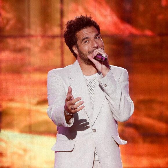 Exclusif - Amir Haddad - Enregistrement de l'émission "Paris 2024 le concert événement...dans un an les jeux" sur le parvis de l'Hôtel de Ville de Paris, diffusée le 25 juillet sur France 2 à 21h10. Le 3 juillet 2023 © Tiziano Da Silva-Christophe Clovis / Bestimage Paris 2024 le concert événement Dans un an, les Jeux ! Présenté par L.Thilleman, L.Luyat avec la participation de T.Estanguet Mardi 25 juillet à 21.10 À un an du lancement des Jeux Olympiques et Paralympiques, artistes et athlètes nous donnent rendez-vous pour fêter la magie des Jeux ! Depuis le parvis de l'hôtel de Ville de Paris et des futurs sites emblématiques de Paris 2024, la Tour Eiffel, Versailles, le Trocadéro, la Seine... Ce grand show réunira le temps d'un soir la musique et le sport, à travers des live et tableaux d'exception. Tout au long de la soirée, artistes et sportifs se dépasseront à travers des performances en musique, pour aller toujours plus haut, plus fort, plus loin et célébrer les valeurs fondamentales de l'olympisme ! Un événement pour nous offrir un avant-goût de l'arrivée des Jeux Olympiques et Paralympiques de 2024 ! 
