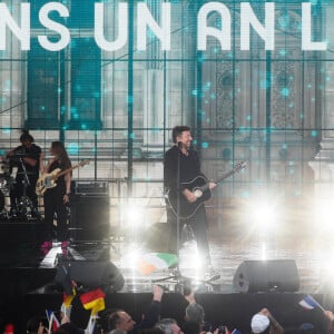 Exclusif - Patrick Bruel - Enregistrement de l'émission "Paris 2024 le concert événement...dans un an les jeux" sur le parvis de l'Hôtel de Ville de Paris, diffusée le 25 juillet sur France 2 à 21h10. Le 3 juillet 2023 © Tiziano Da Silva-Christophe Clovis / Bestimage Paris 2024 le concert événement Dans un an, les Jeux ! Présenté par L.Thilleman, L.Luyat avec la participation de T.Estanguet Mardi 25 juillet à 21.10 À un an du lancement des Jeux Olympiques et Paralympiques, artistes et athlètes nous donnent rendez-vous pour fêter la magie des Jeux ! Depuis le parvis de l'hôtel de Ville de Paris et des futurs sites emblématiques de Paris 2024, la Tour Eiffel, Versailles, le Trocadéro, la Seine... Ce grand show réunira le temps d'un soir la musique et le sport, à travers des live et tableaux d'exception. Tout au long de la soirée, artistes et sportifs se dépasseront à travers des performances en musique, pour aller toujours plus haut, plus fort, plus loin et célébrer les valeurs fondamentales de l'olympisme ! Un événement pour nous offrir un avant-goût de l'arrivée des Jeux Olympiques et Paralympiques de 2024 ! 