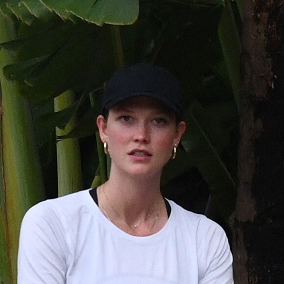 Karlie Kloss a annoncé son accouchement sur Instagram le dimanche 23 juillet 2023
Exclusif - Karlie Kloss, enceinte de son deuxième enfant, se promène avec son fils Levi et des amis à Miami, le 3 juin 2023. Merci de flouter le visage des enfants avant parution. 