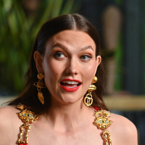 Karlie Kloss a publié un adorable cliché de son nourrisson pour annoncer cet heureux événement, auquel certains de ses célèbres amis ont réagi
Karlie Kloss (enceinte) assiste à la célébration et aux honneurs de l'avenir de la mode 2023 au Fashion Institute of Technology de New York City, New York, Etats-Unis, le 10 mai 2023. 