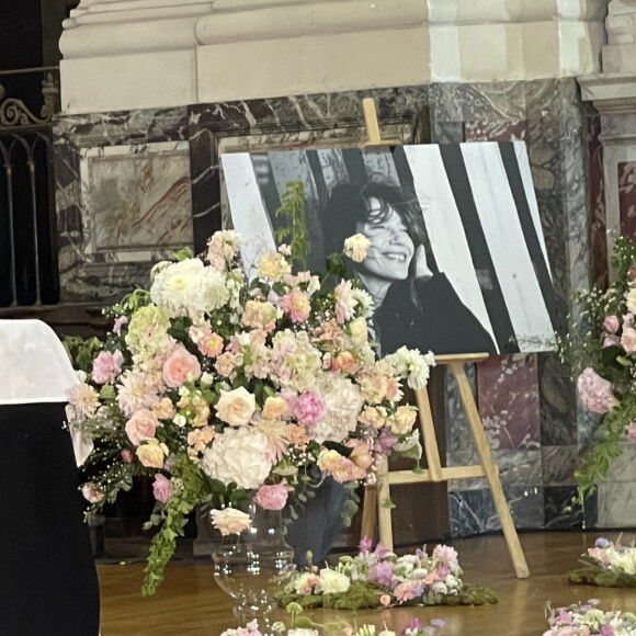 Illustration de l'intérieur de l'église Saint-Roch à l'occasion des obsèques de Jane Birkin à Paris le 24 juillet 2023. © Christophe Clovis/Bestimage