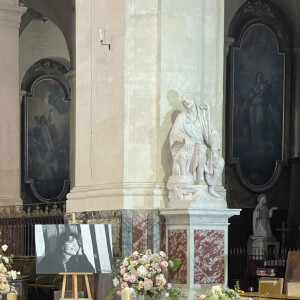Illustration de l'intérieur de l'église Saint-Roch à l'occasion des obsèques de Jane Birkin à Paris le 24 juillet 2023. © Christophe Clovis/Bestimage
