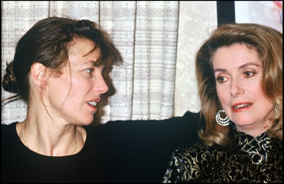 Jane Birkin et Catherine Deneuve en 1990.