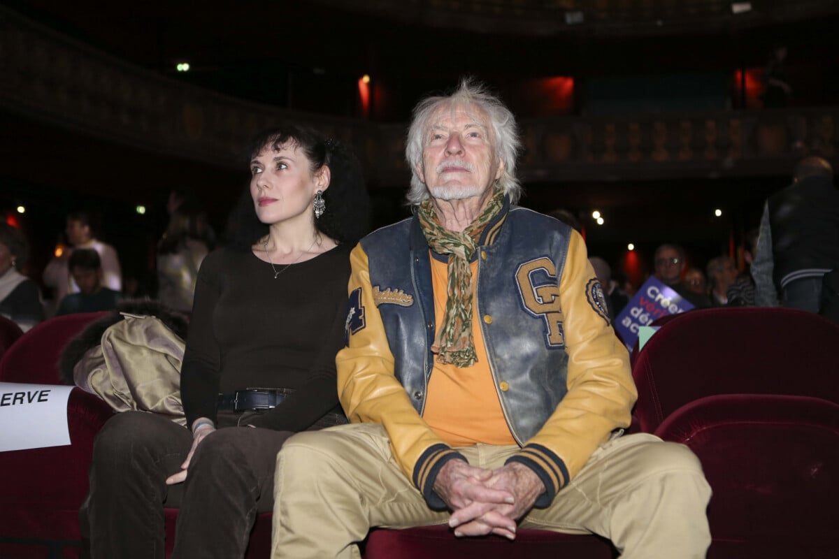 Photo Hugues Aufray et sa compagne Muriel Meeting de Cédric Villani au Trianon à Paris le 11