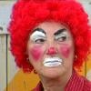 Claudette : pas très heureuse malgré son costume de clown